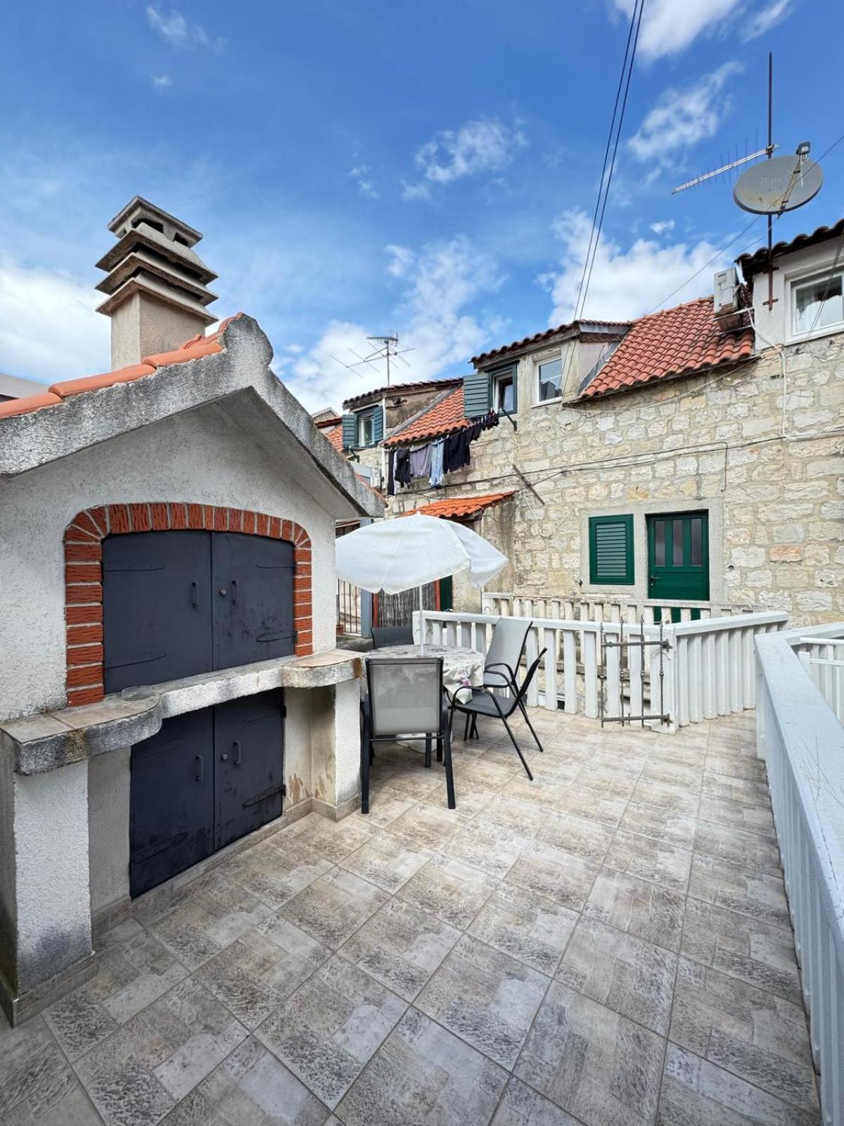 Apartments Bepina- 5 Mins From The Center Split Luaran gambar